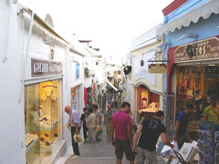 Pequeas calles en el centro de Fira, Santorini