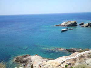 El mar cristalino de Folegandros