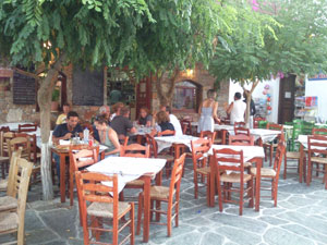 Tabernas en la plaza del centro (Chora-Folegandros)