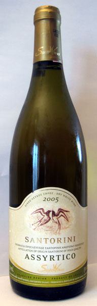 El vino  Assyrtiko, típico de Santorini 