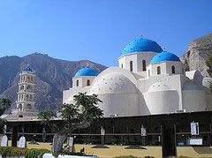 La iglesia de Agia Eirini en Perissa, Santorini