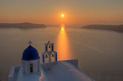 Vista del atardecer desde la iglesia de Skaros en Imerovigli, Santorini