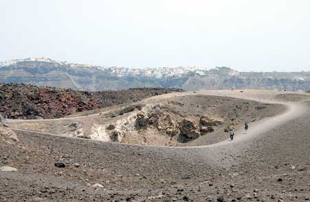 El cráter del volcán de Santorini
