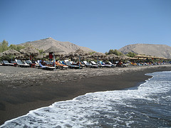 La playa oscura de Perivolos, Santorini