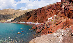 La playa roja de Santorini